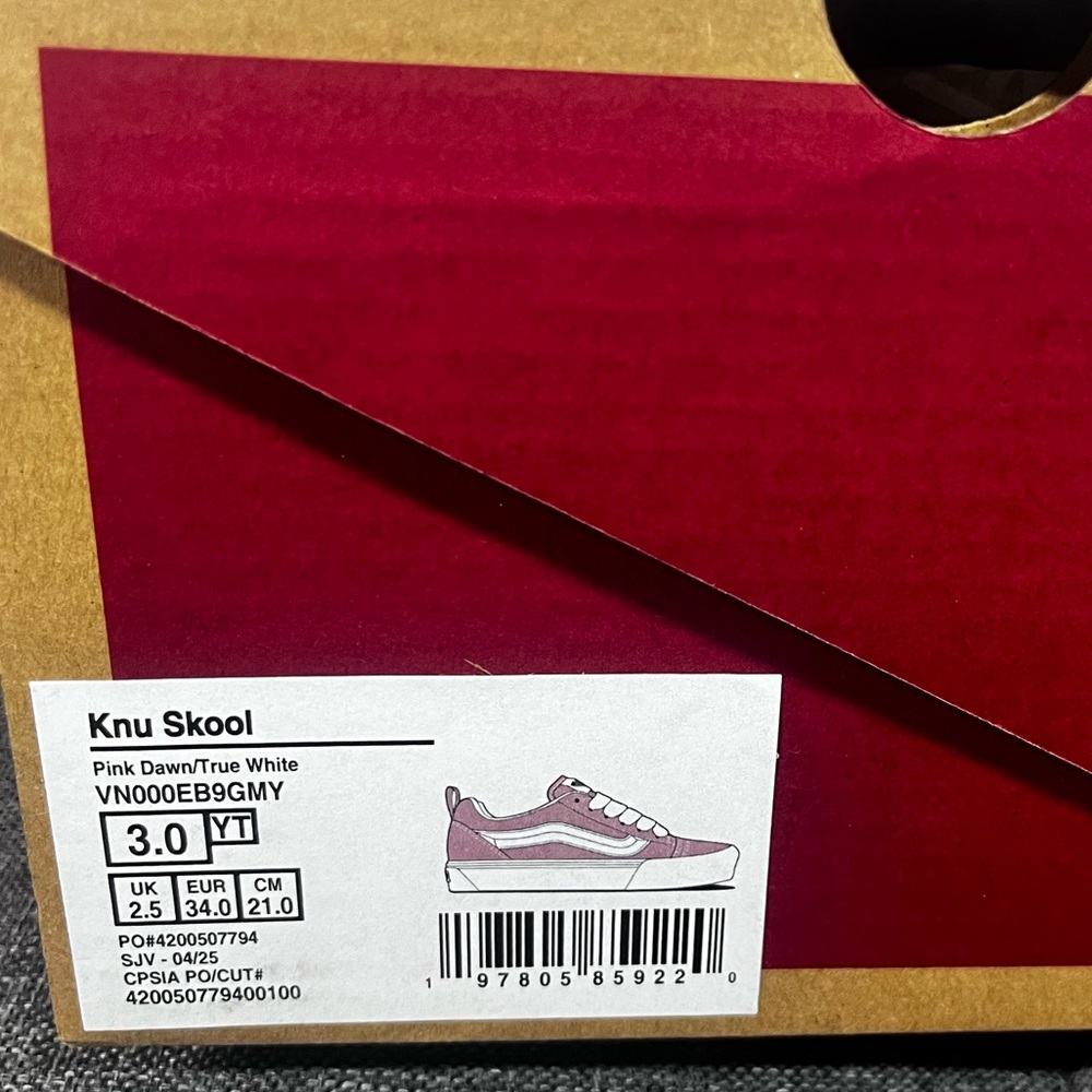 Vans Kids Old Skool Suede Sneakers in Pink and White - Picture 6 of 7
